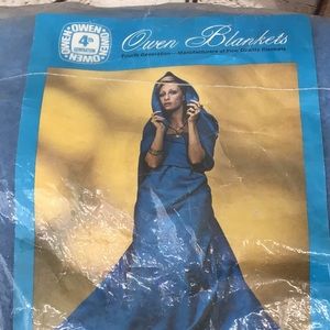 Caprice 100% Polyester Blanket ~ Vintage USA Made